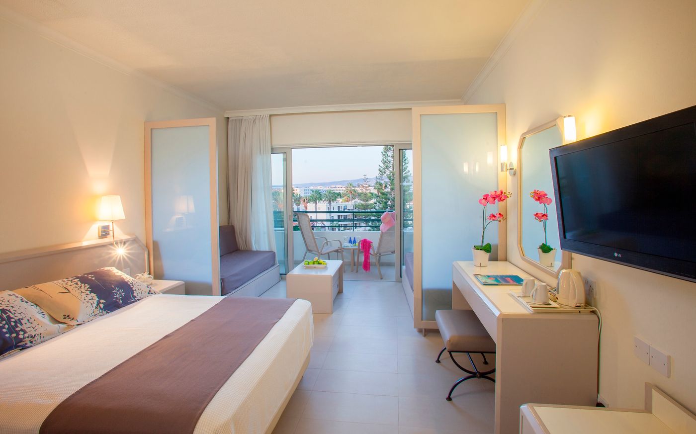 Louis-Imperial-Beach-Room-22