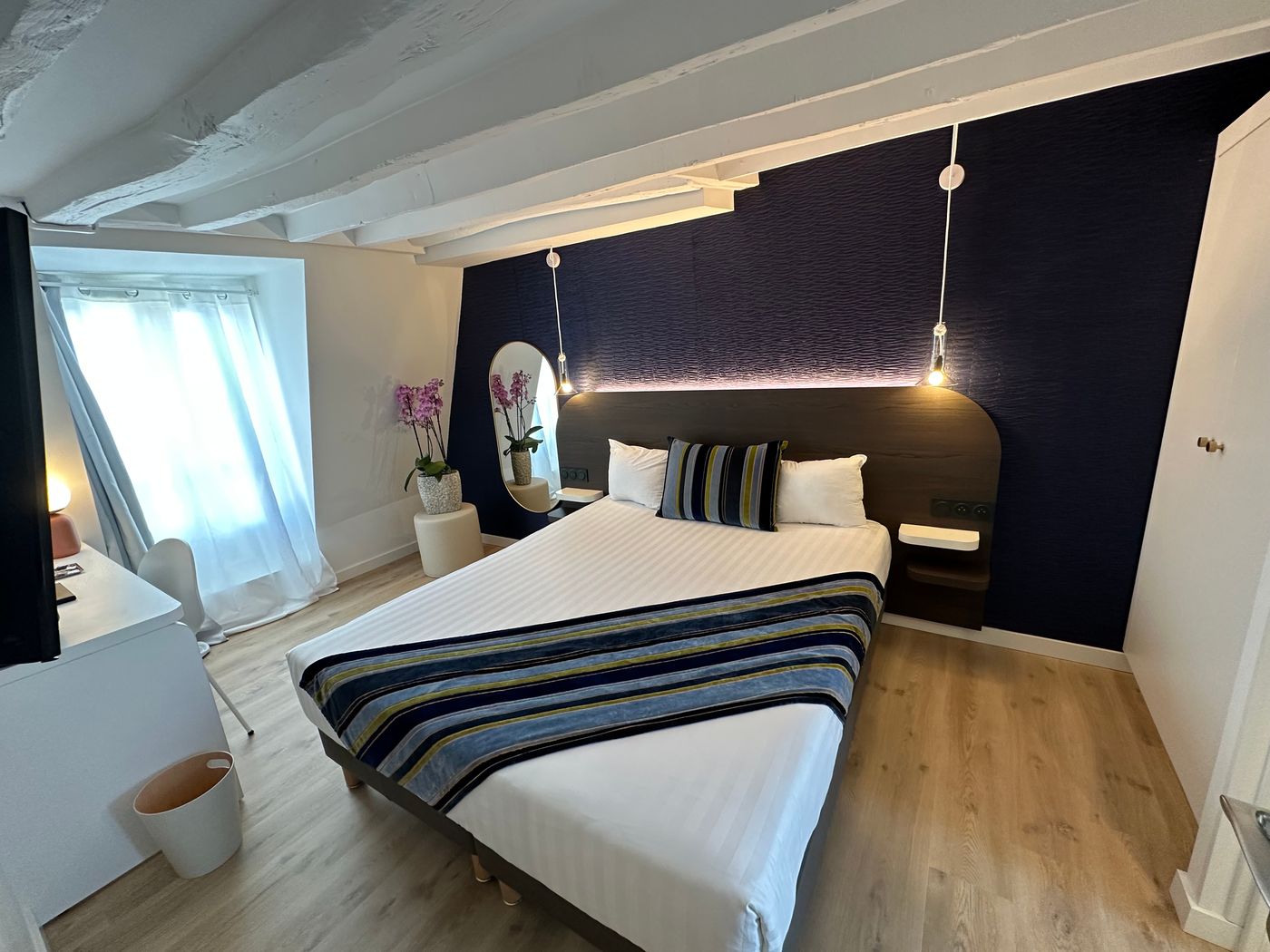 Hotel-Opera-Deauville-Room-2