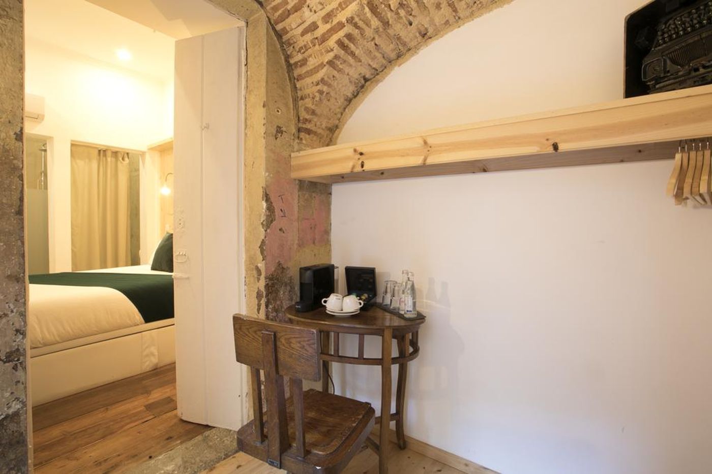 262-Boutique-Hotel-Room-18