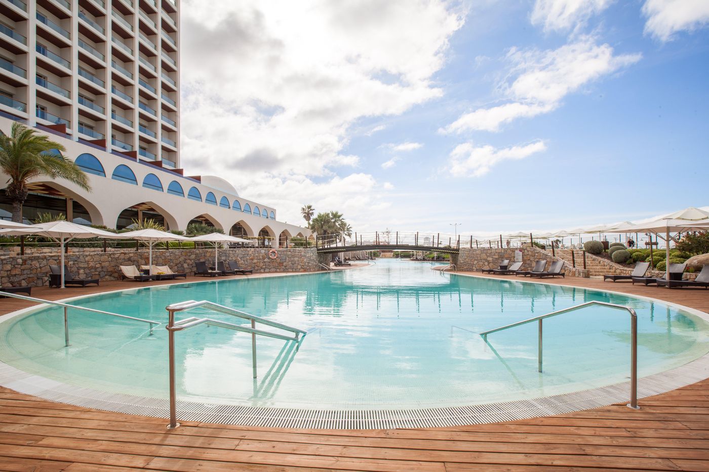 Crowne-Plaza-Vilamoura-Pool-8