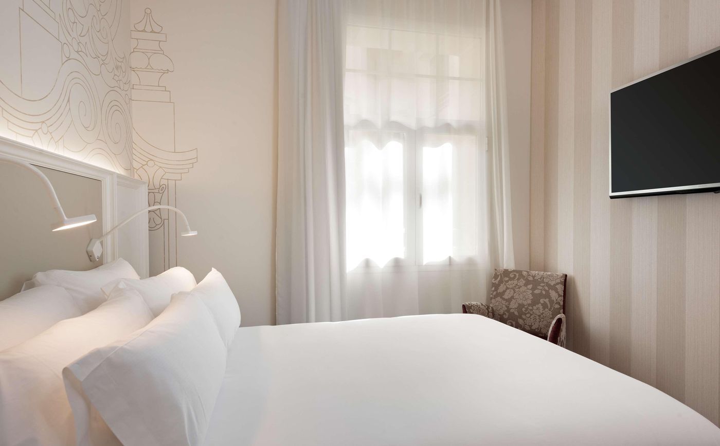 NH-Collection-Madrid-Abascal-Room-39