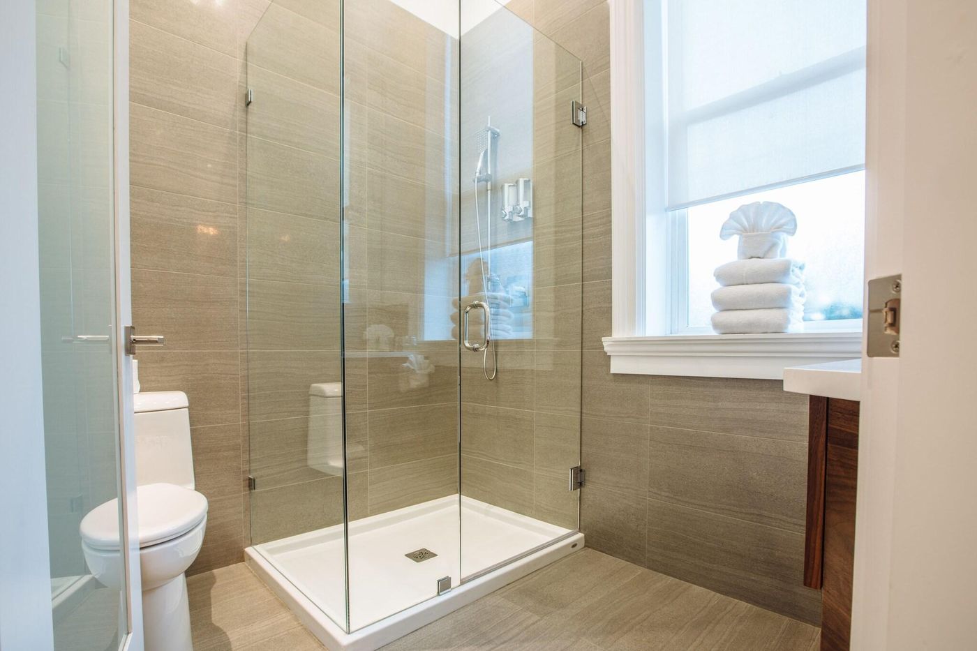 Victorian-Hotel-Vancouver-Room-62