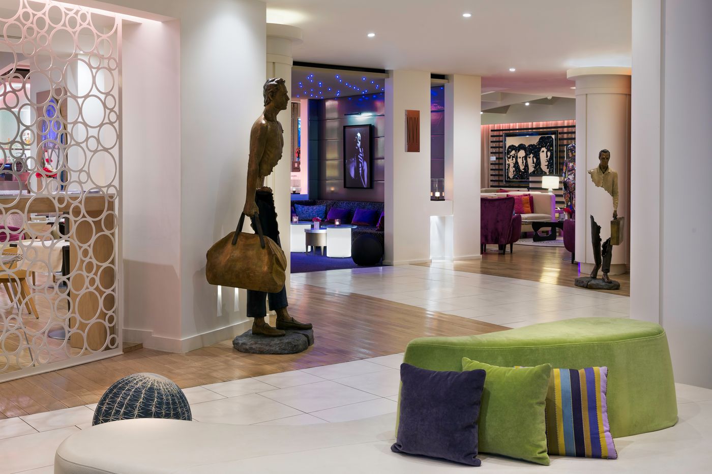 N-vY-Manotel-Lobby-3