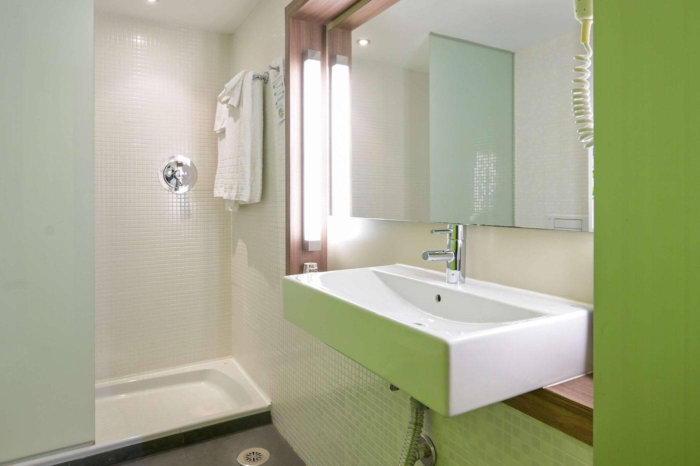 Travelodge Malaga Aeropuerto-Spain-MÁLAGA-Room-8