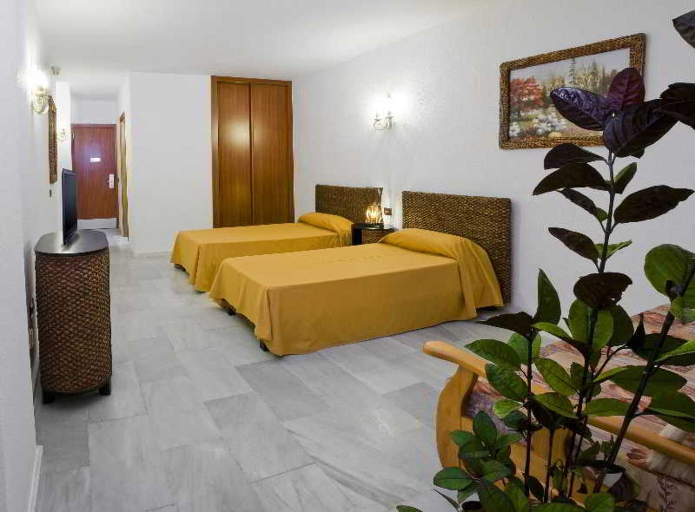 Las-Piramides-Resort-Room-25