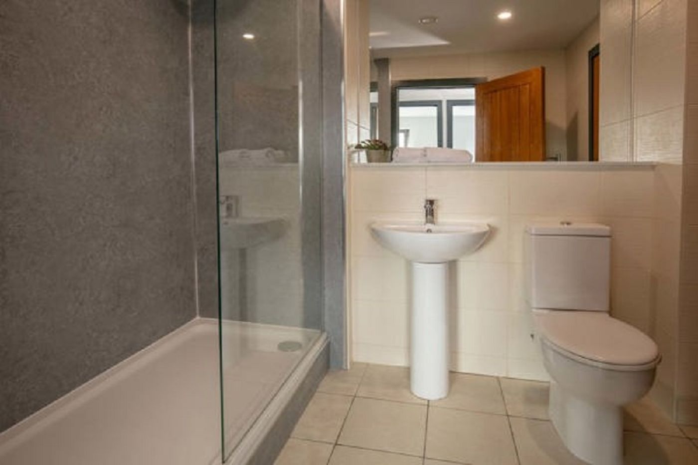 Dockside Aparthotel Bw Signature Collection-United Kingdom-Liverpool-Room-4