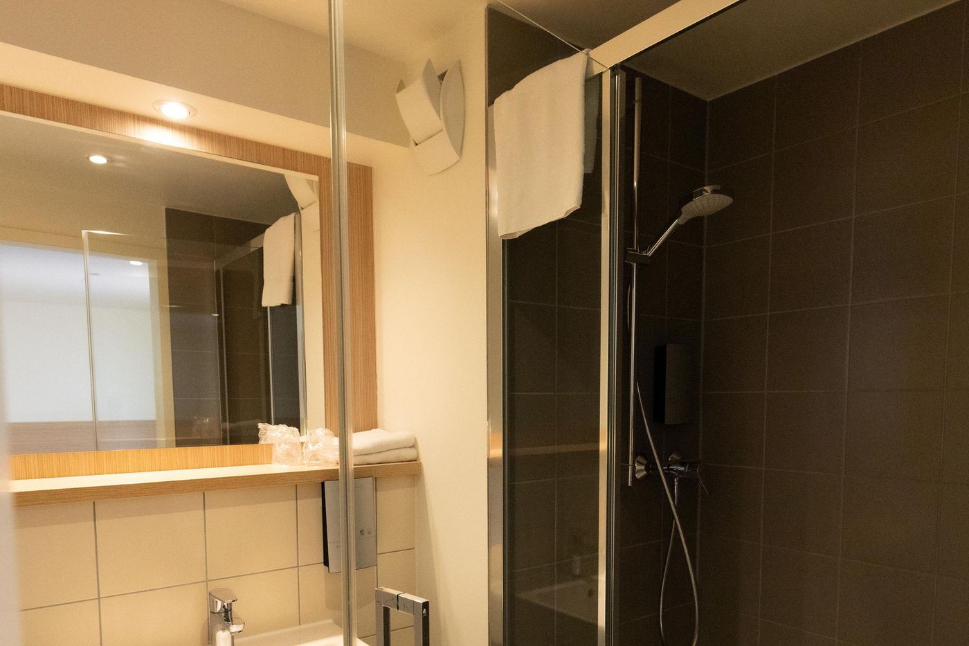 B&B Hotel Frankfurt-Airport - Germany - Frankfurt am Main - Room - 3