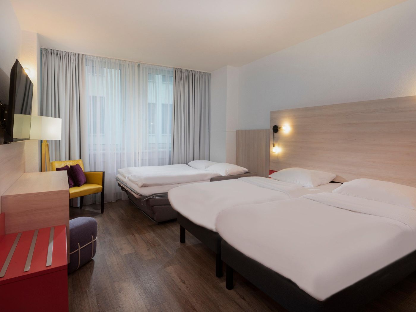 greet-Berlin-Alexanderplatz-Room-22