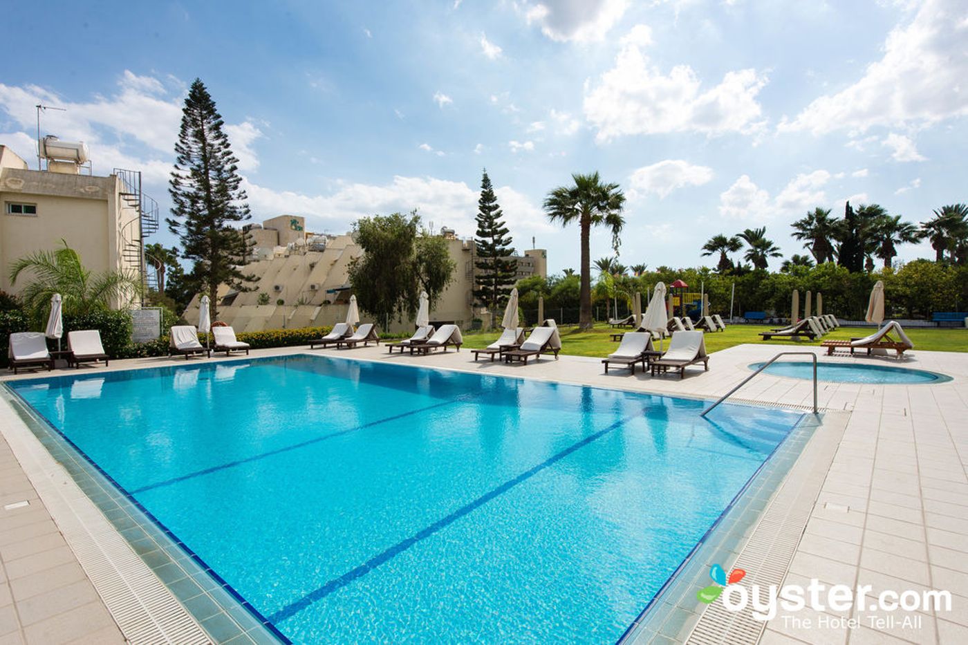 Frixos-Suites-Hotel-Apts-Pool-5