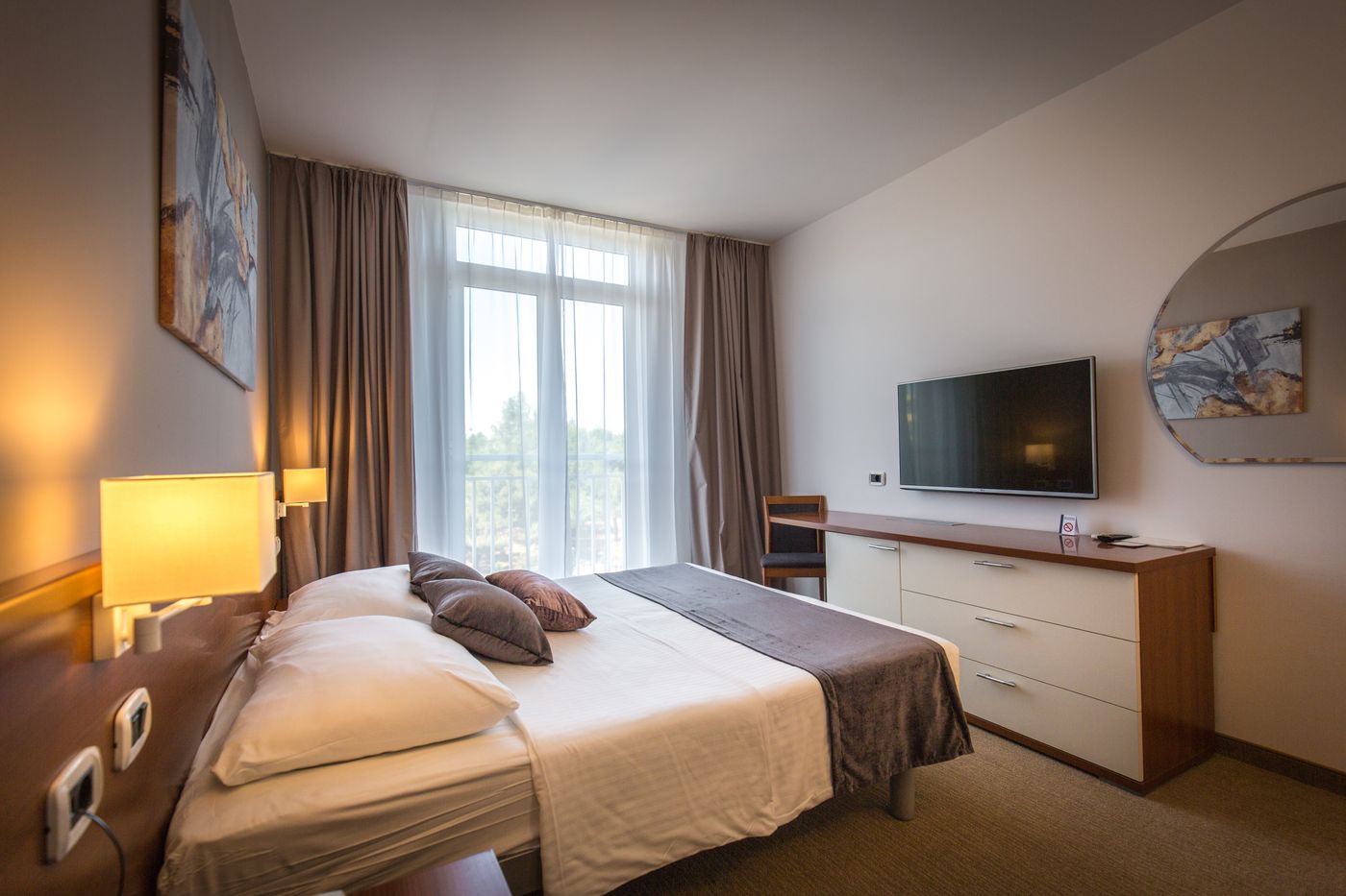 Hotel-Holiday-Room-34