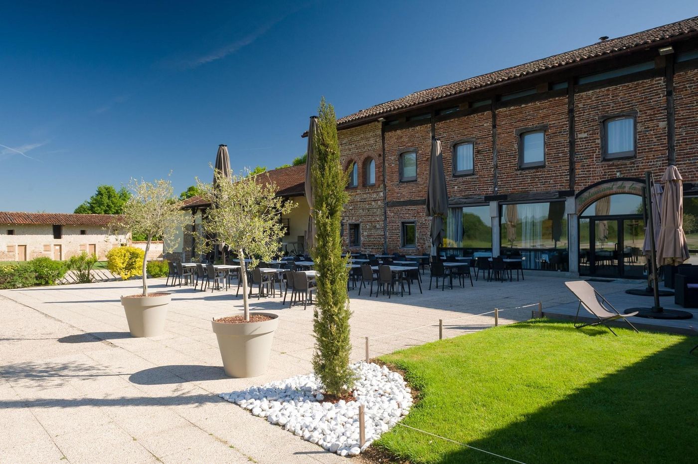 Hôtel Restaurant La Sorelle - France - VILLETTE-SUR-AIN - Terrace - 8