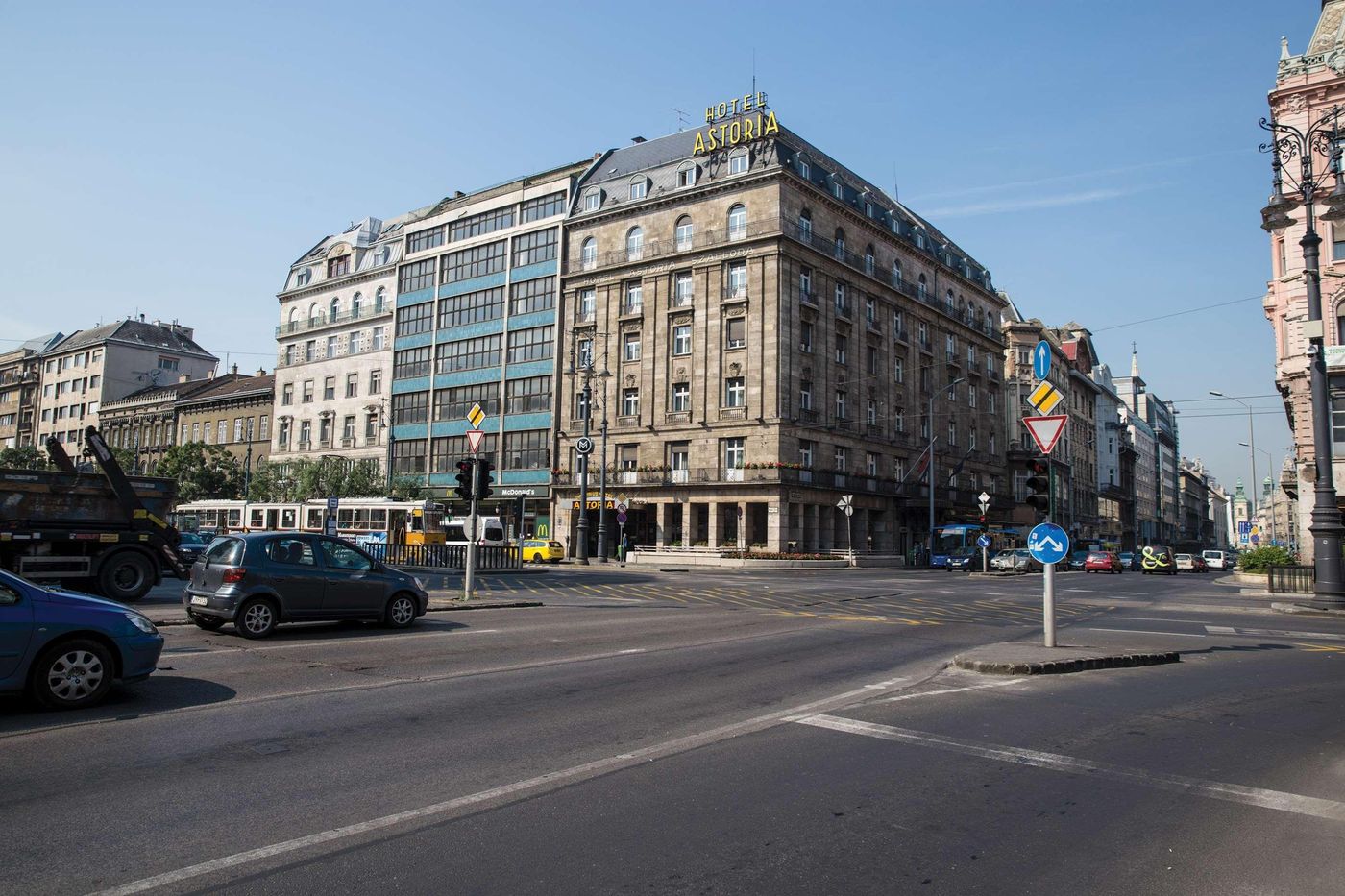 Danubius-Hotel-Astoria-City-Center-General-view-56