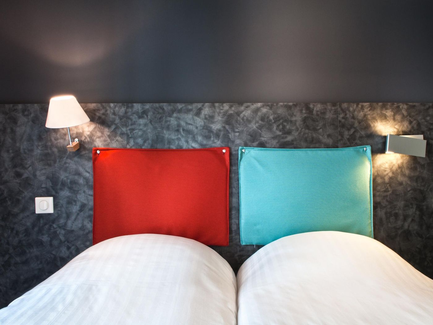 Des-Metallos-Room-11