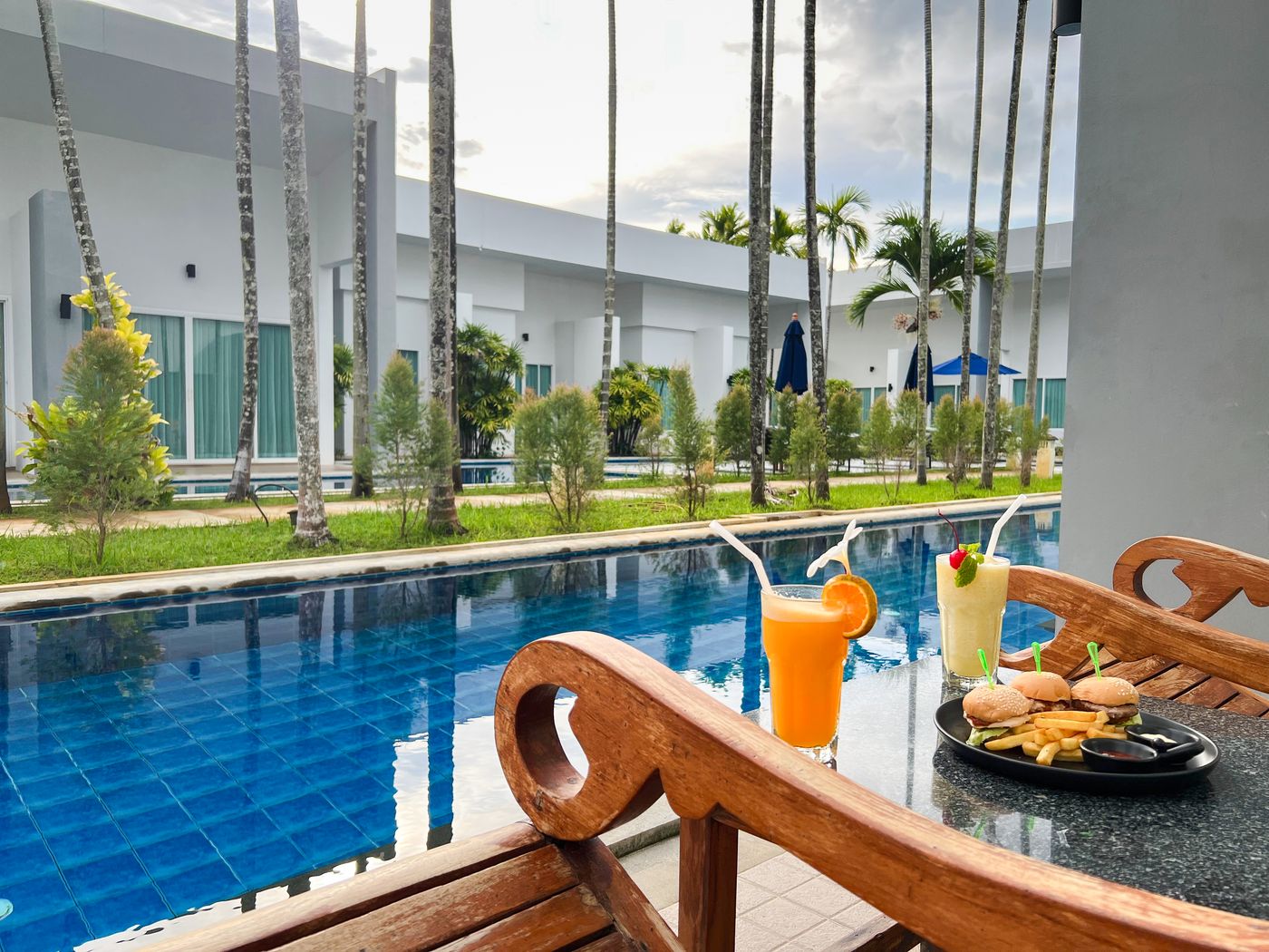 BLU-PINE-Villa---Pool-Access-Room-12