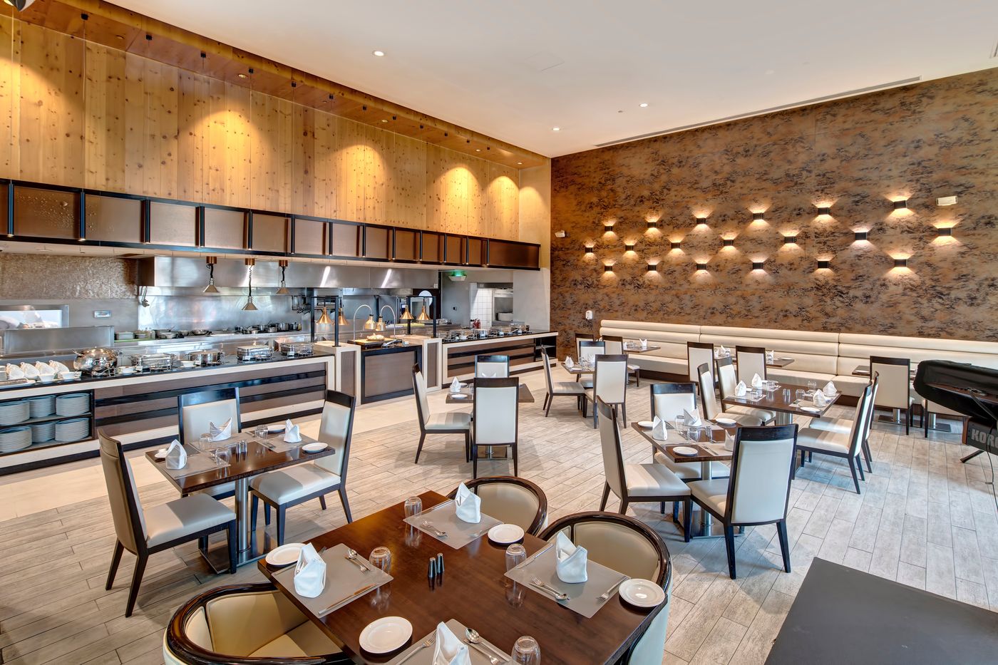 Metropolitan-Hotel-on-Sheikh-Zayed-Road-Dubai-Restaurant-66