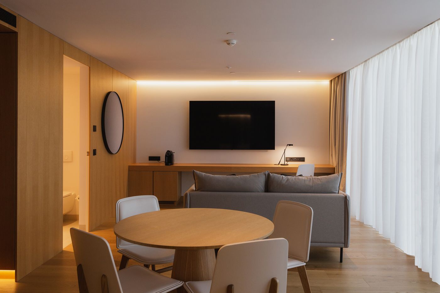 Lumen-Hotel-and-The-Lisbon-Light-Show-Room-6