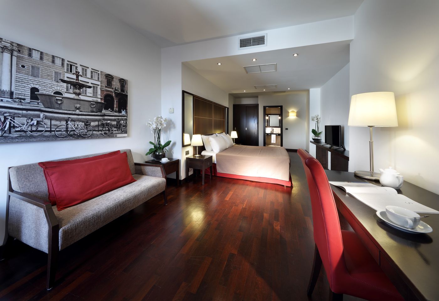 International-Palace-Room-20