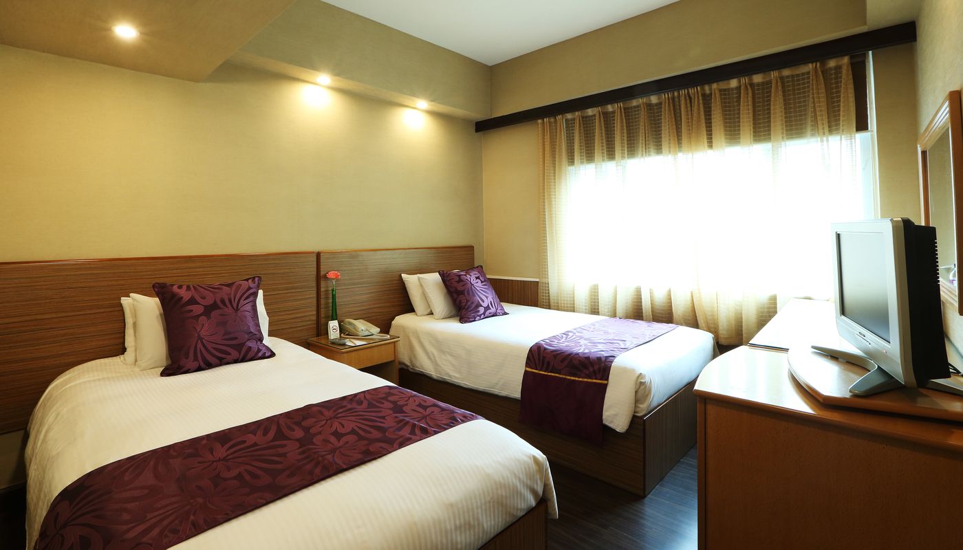 The-Imperial-Hong-Kong-Room-9