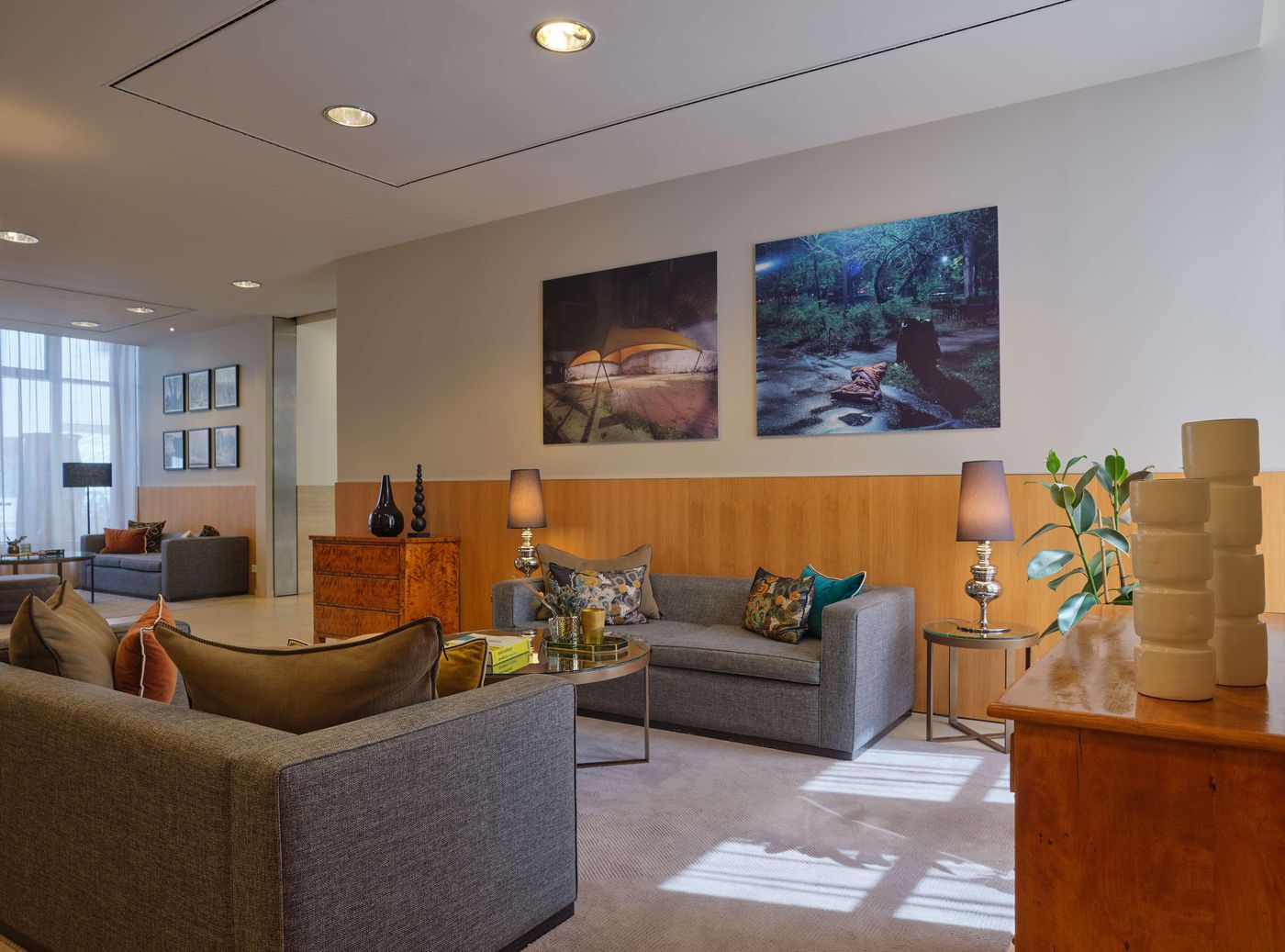 Adina-Apartment-Hotel-Berlin-Checkpoint-Charlie-Lobby-4