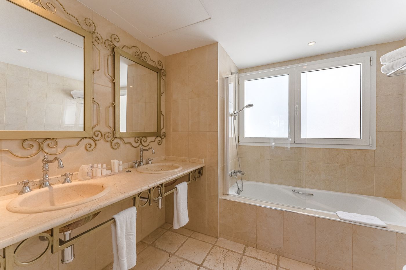 Flamingo-Suites-Room-75