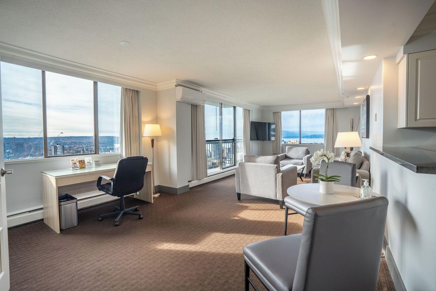 Century-Plaza-Hotel---Spa-Vancouver-Room-38