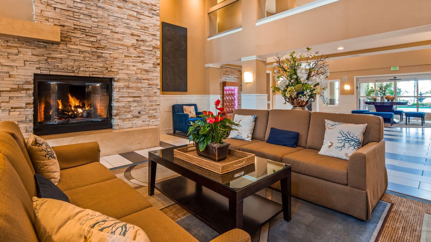 Best Western Plus Marina Gateway Hotel - United States - National City - Lobby - 4