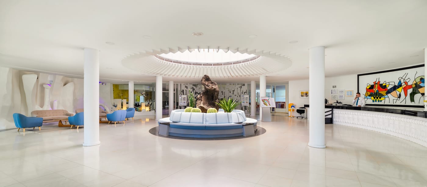 H10-Suites-Lanzarote-Gardens-Lobby-33