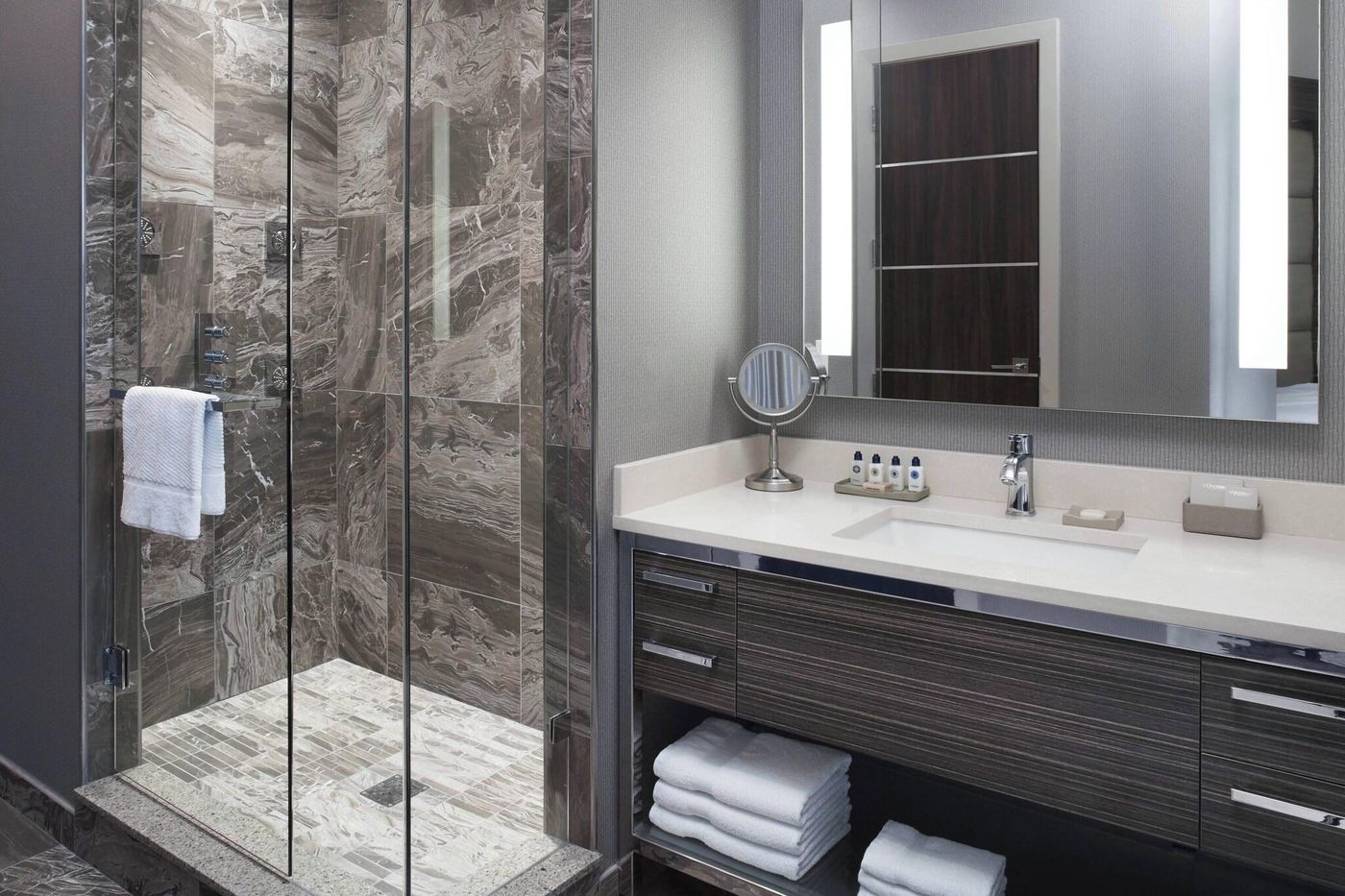 Delta-Hotels-By-Marriott-Burnaby-Conference-Centre-Room-31