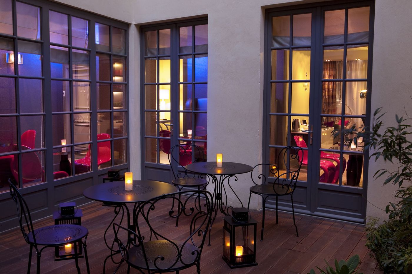 Le-Petit-Paris-Terrace-10