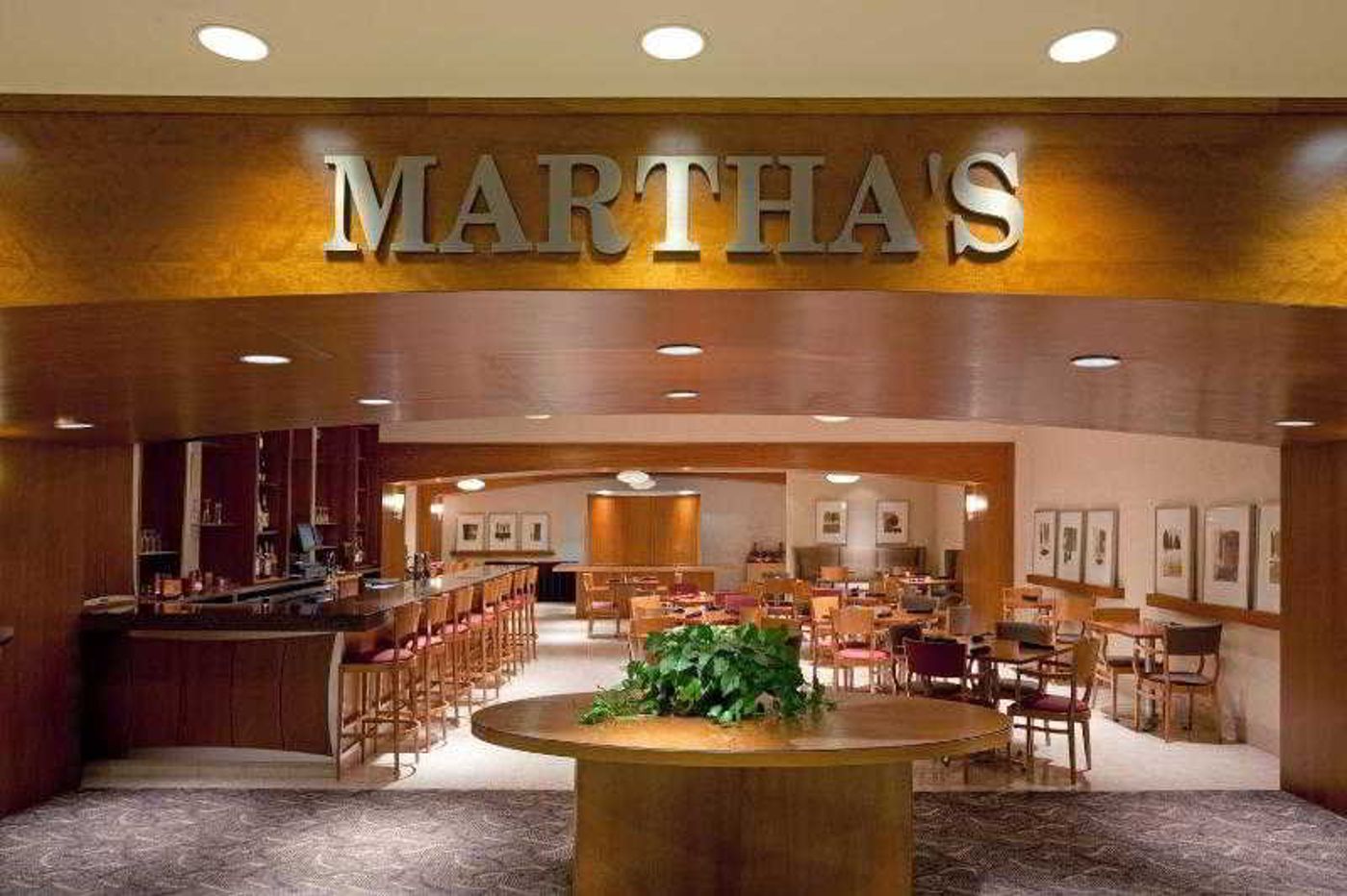 Crowne-Plaza-Boston-Newton-Hotel-Restaurant-22