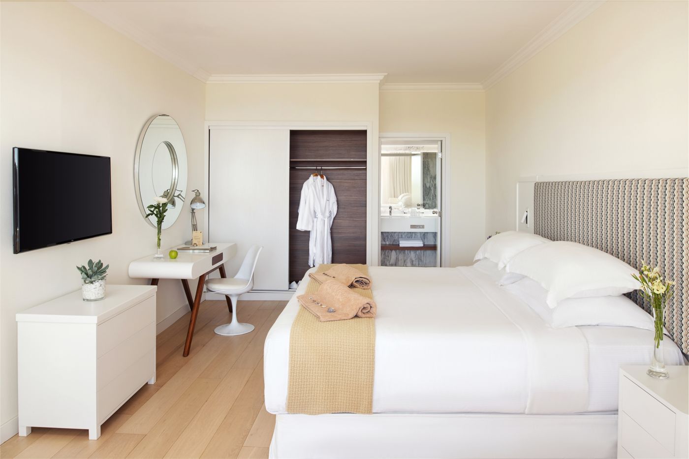 Grecian-Park-Hotel-Room-32