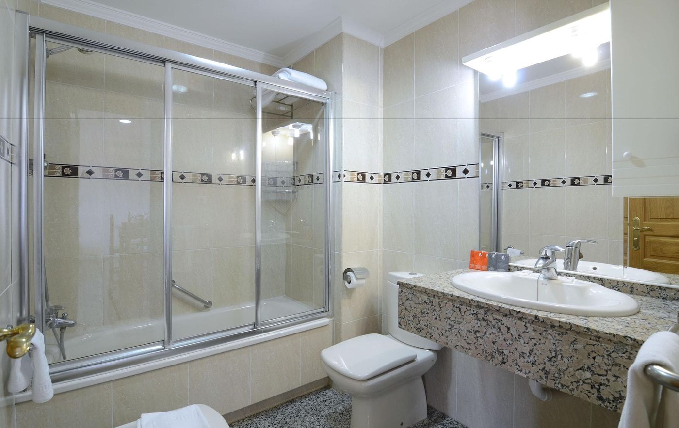 Apartamentos-Nuria-Sol-Room-30