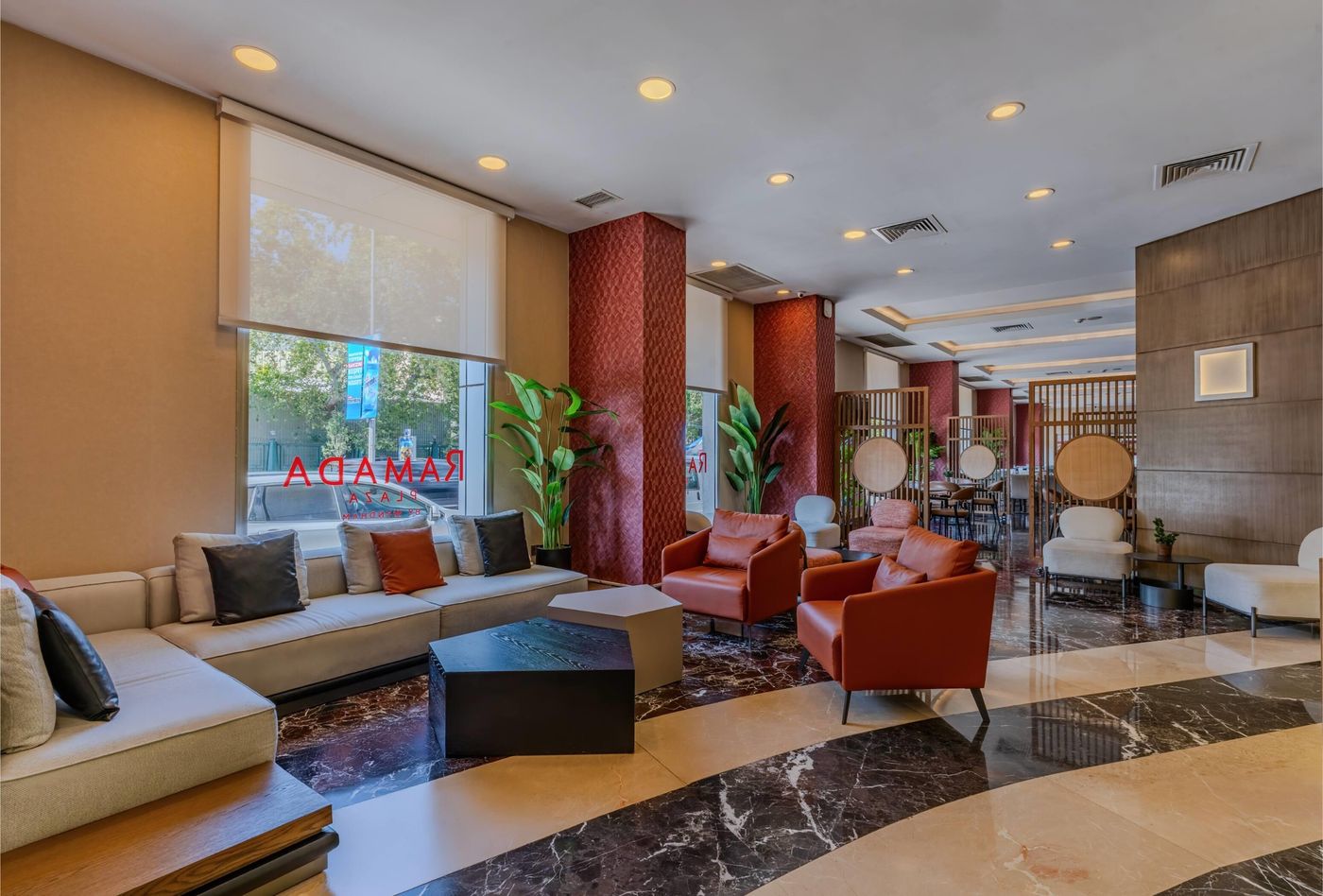 Ramada-Plaza-Izmir-Lobby-66
