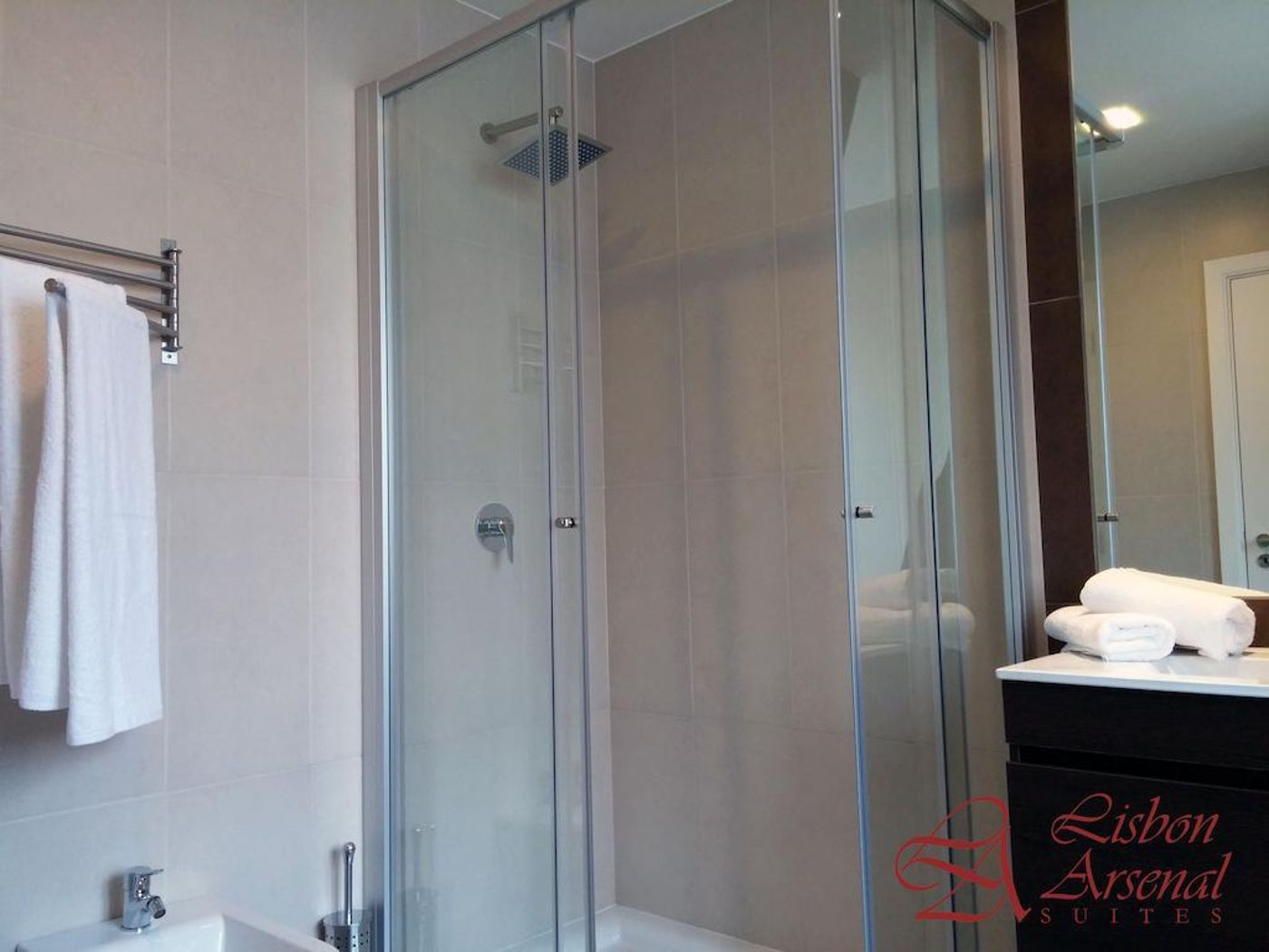 Lisbon-Arsenal-Suites-Room-11