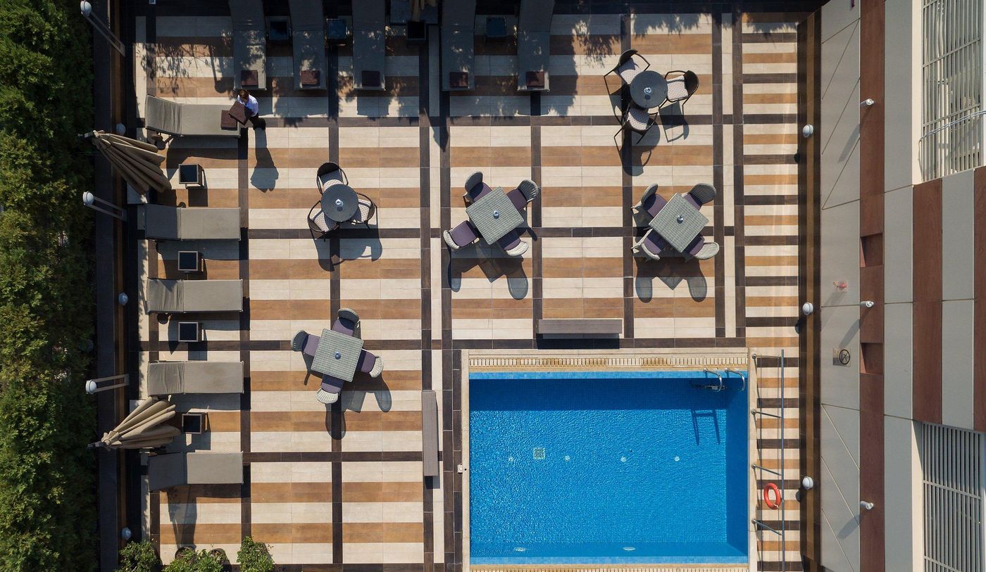 Crowne-Plaza-Athens-Pool-56