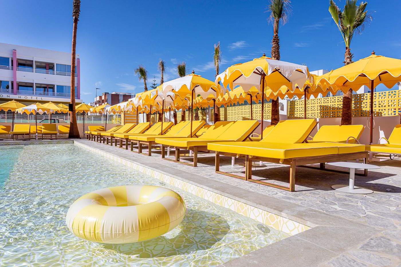 Estudios-Tropicana-Pool-15