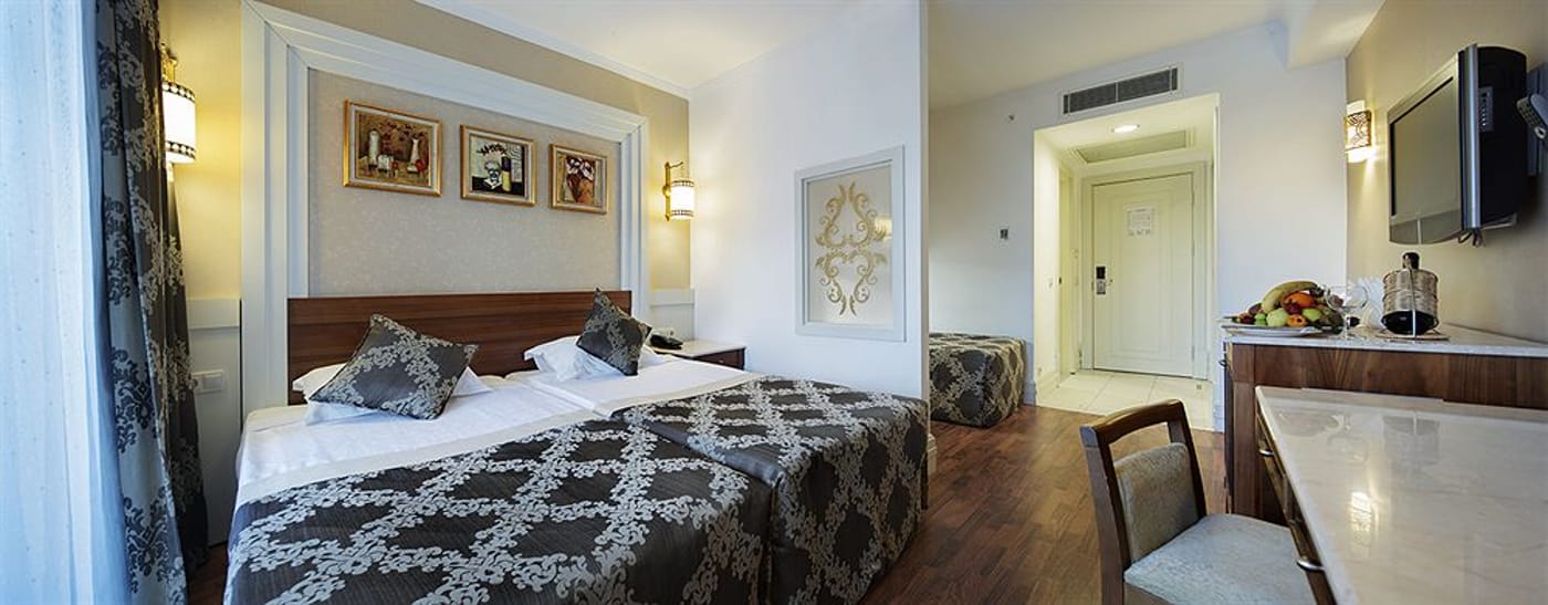 Alba-Queen-Hotel-Room-19