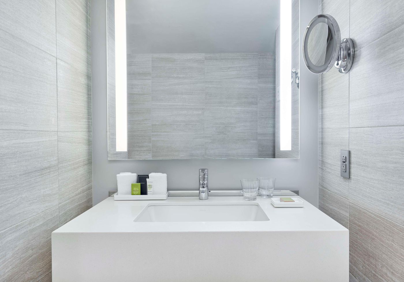 Millennium-Hilton-New-York-One-UN-Plaza-Room-78