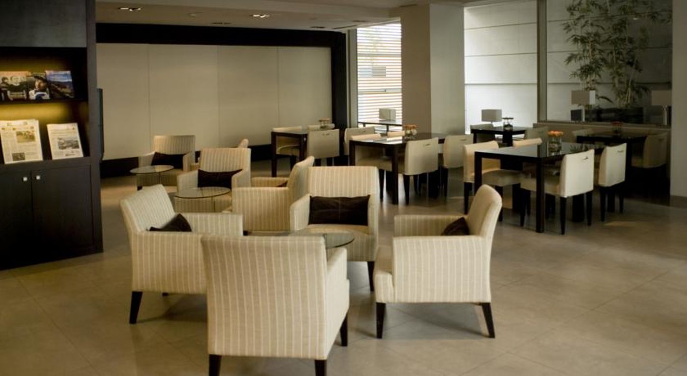 Suites-Viena-Plaza-de-Espa----a-Lobby-6