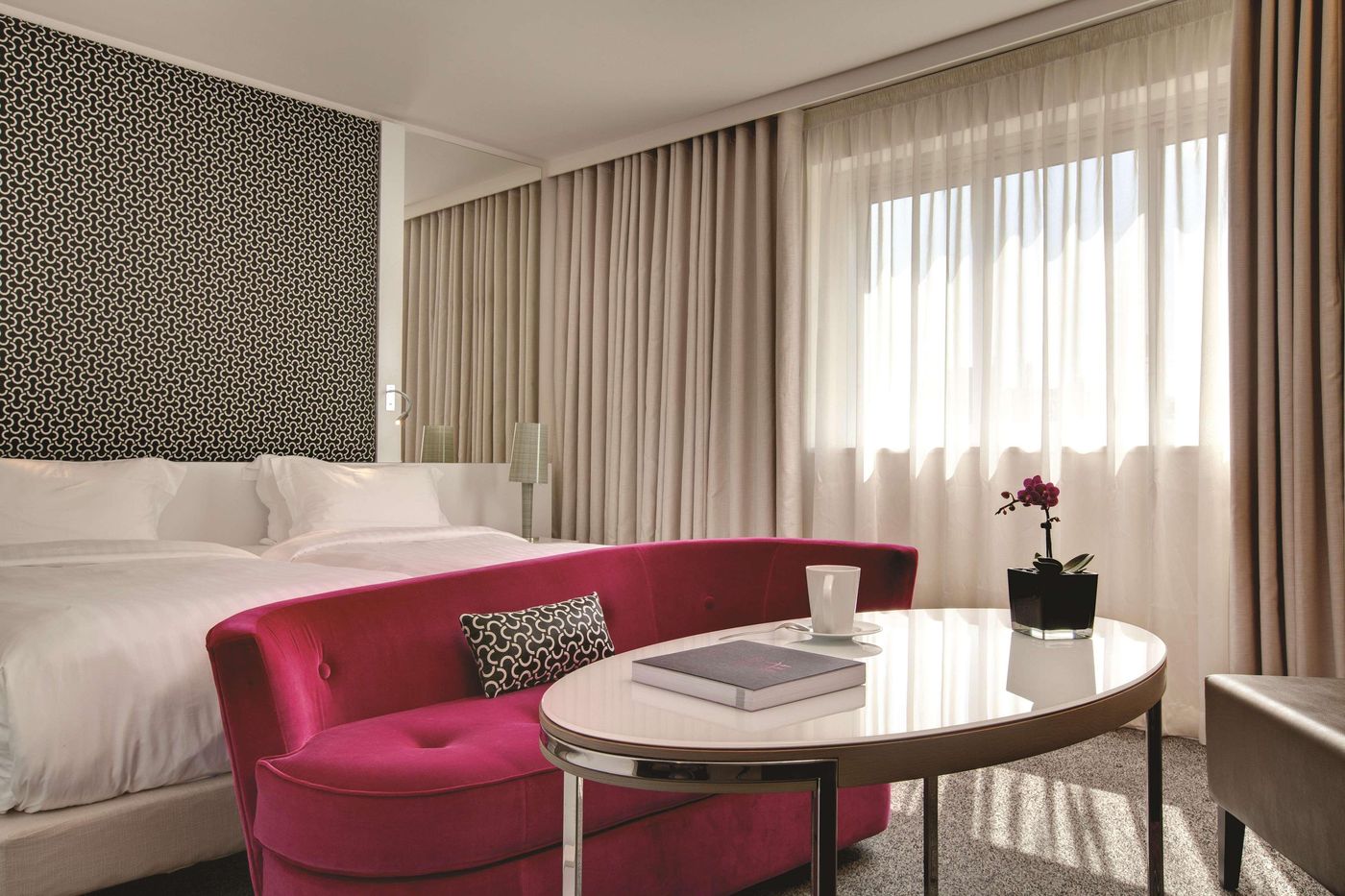 La-Villa-Maillot---Arc-de-Triomphe-Room-41