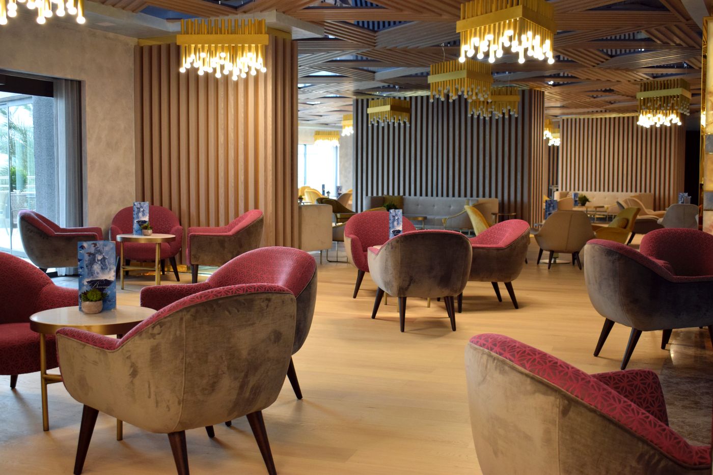 Royal-Wings-Hotel-Lobby-54