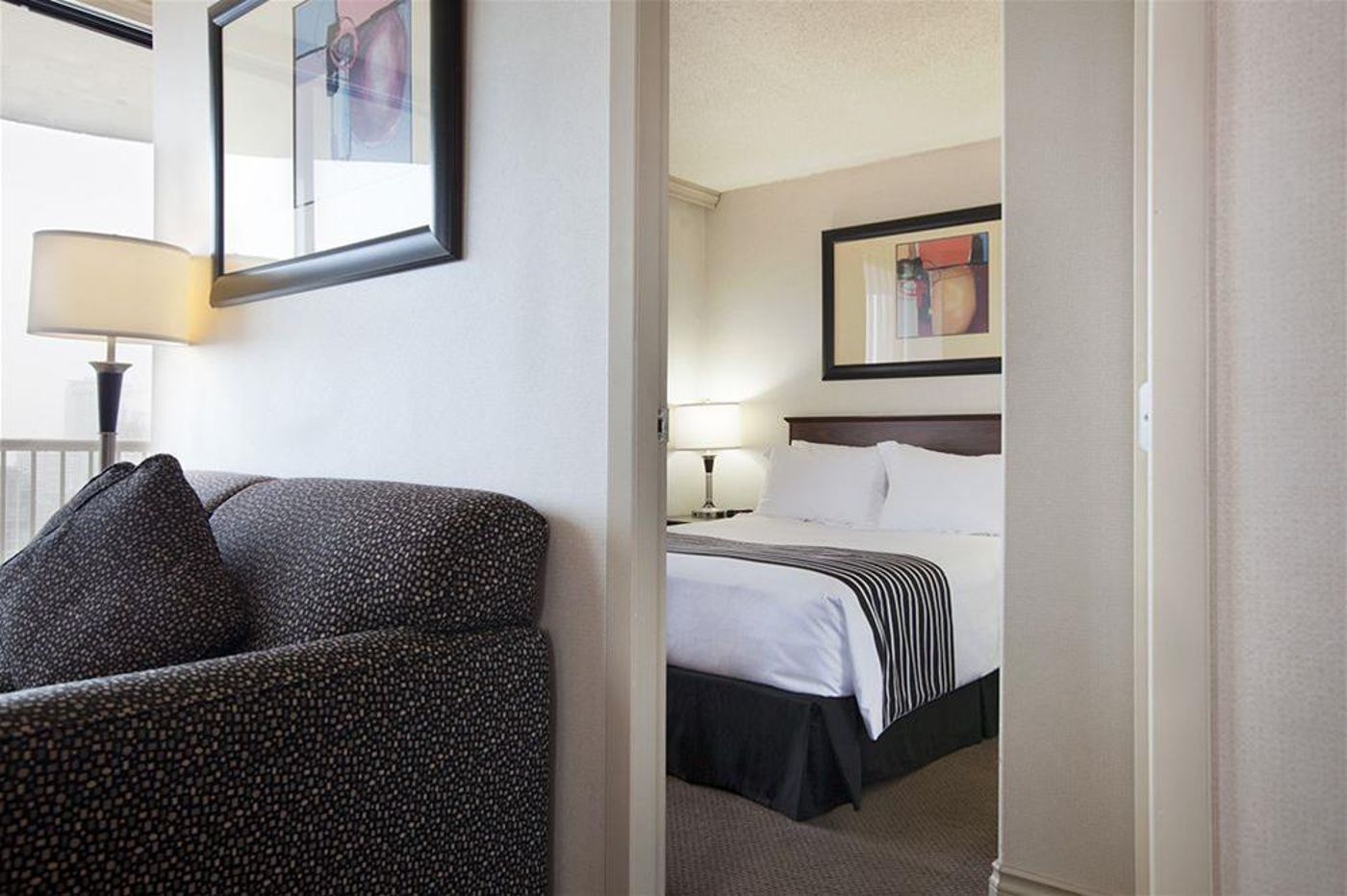 Sandman-Suites-Davie-General-view-38