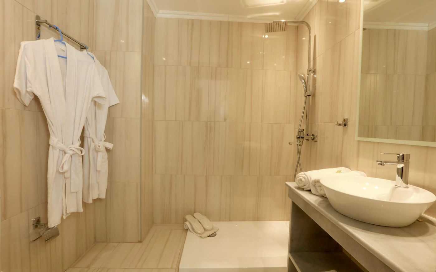 CavoMarina Beach Hotel 13