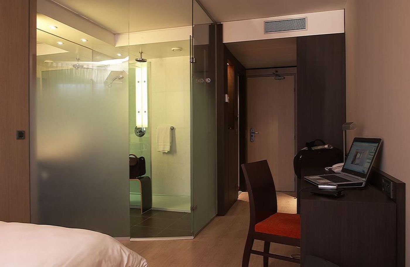 Oceania Nantes-France-BOUGUENAIS-Room-10