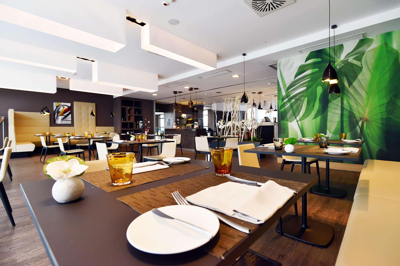 Hilton-Garden-Inn-Milan-North-Restaurant-6