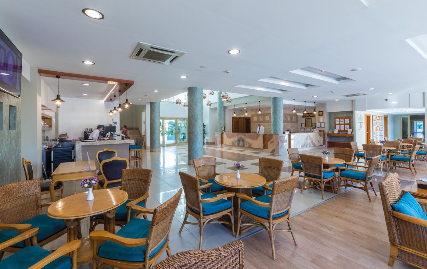 Side-Breeze-Hotel-Bar-30