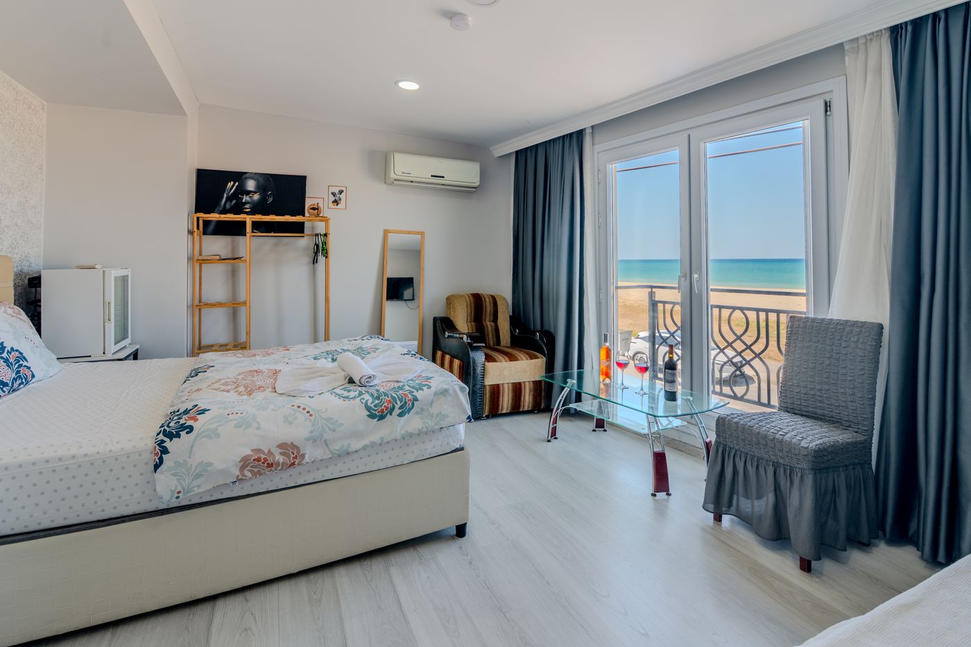 Airport-Black-Sea-Hotel---Restaurant-General-view-4