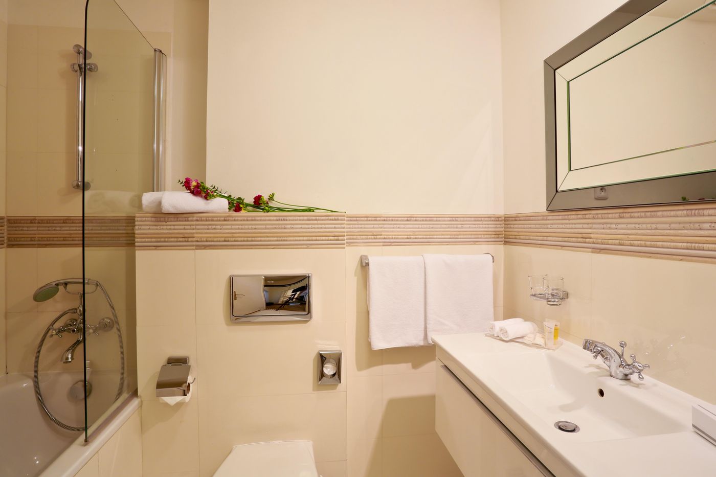 Elysee-Hotel-Room-33