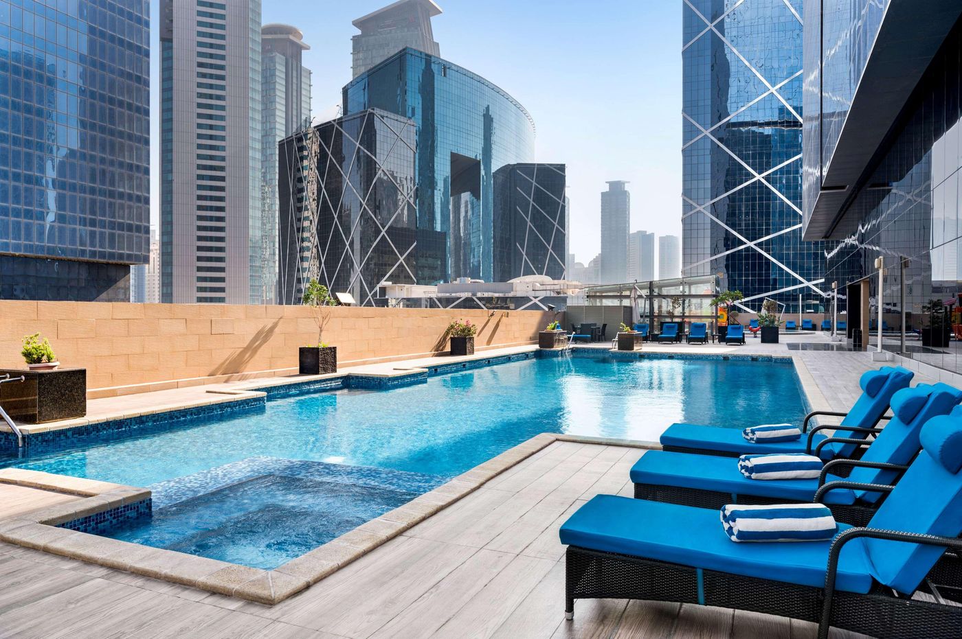 Wyndham-Doha-West-Bay-Pool-55