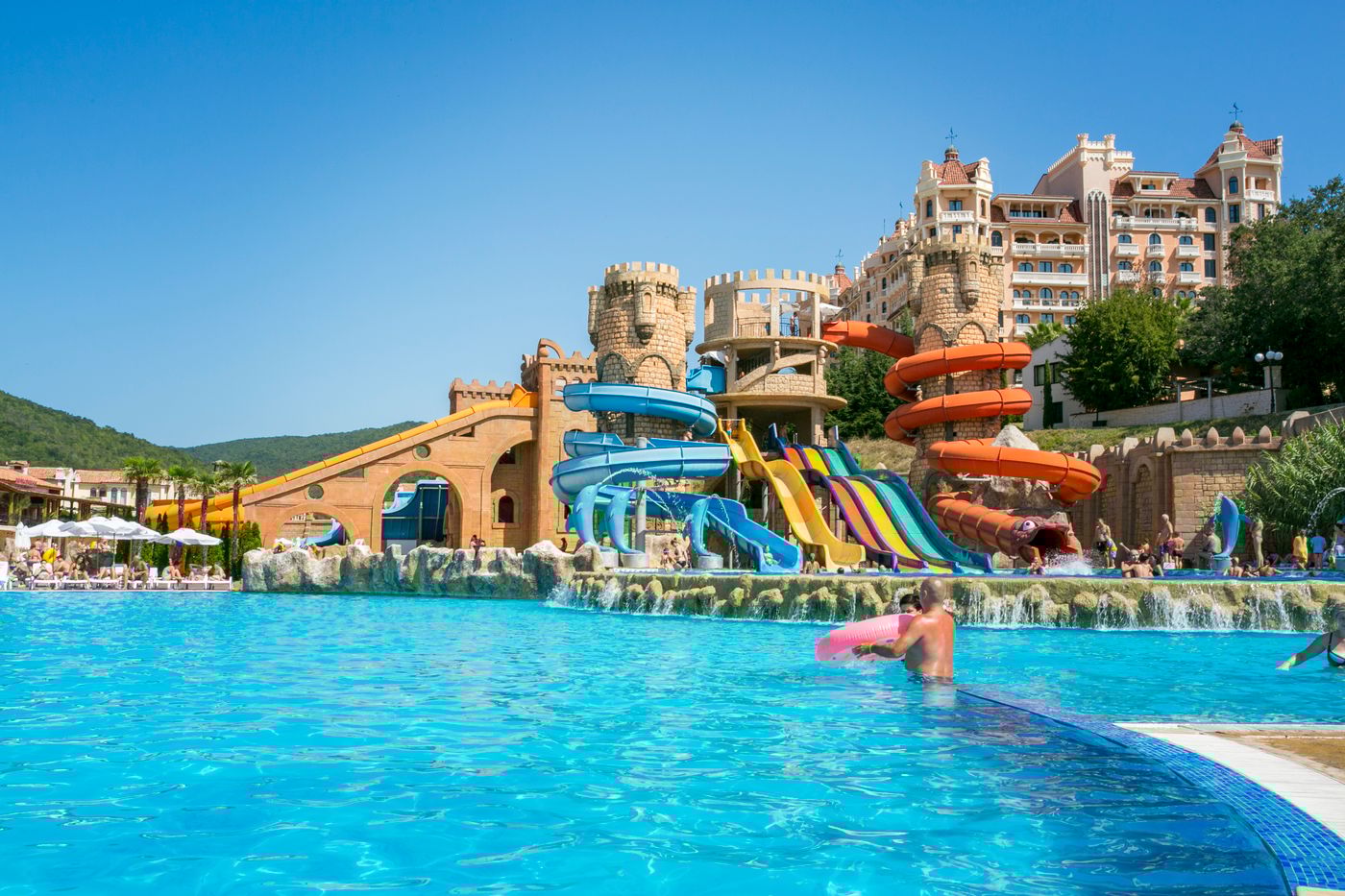 Royal-Bay-Sports-and-Entertainment-1